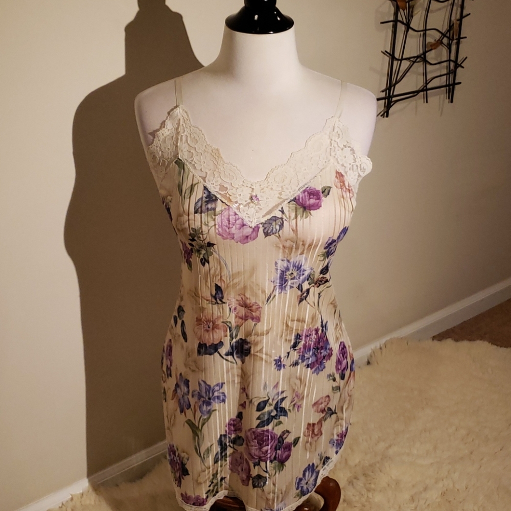 NIGHTGOWN